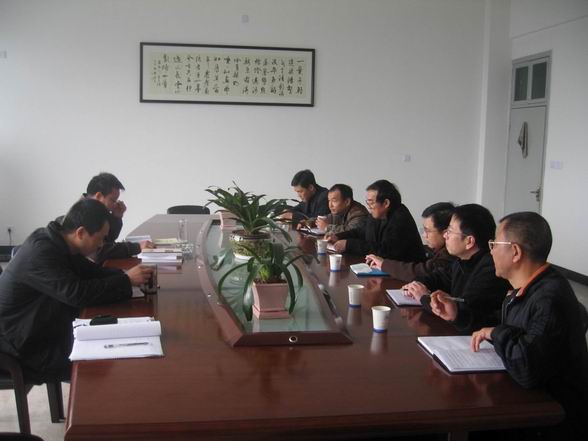 任柏强校长来吃瓜网
检查指导安全工作